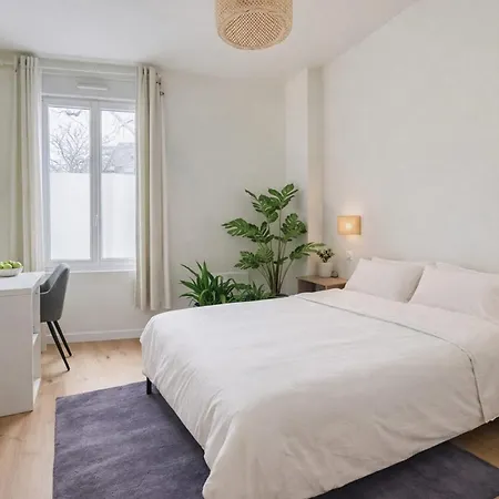 Brand New One-bedroom 5 Minutes Walk From Hosp Apartment
