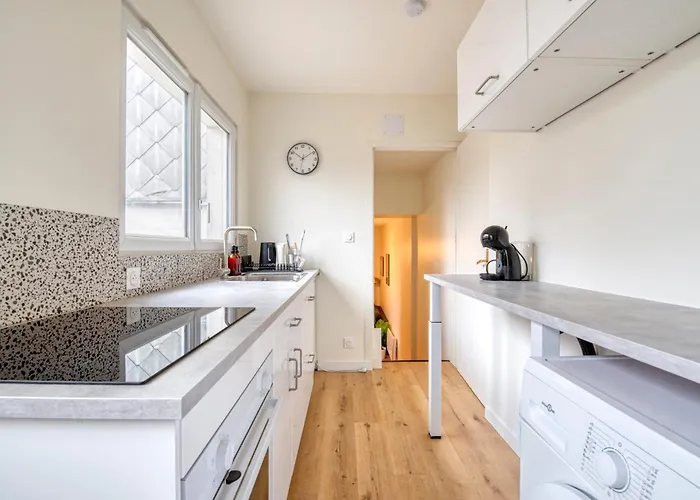 Brand New One-bedroom 5 Minutes Walk From Hosp Daire