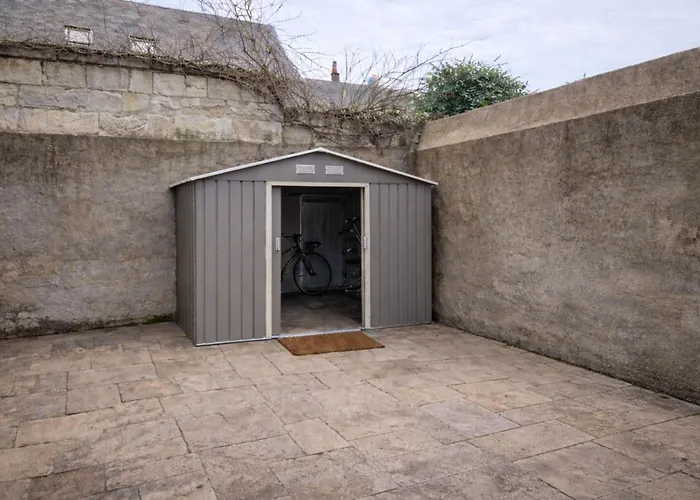 Daire Brand New One-bedroom 5 Minutes Walk From Hosp *